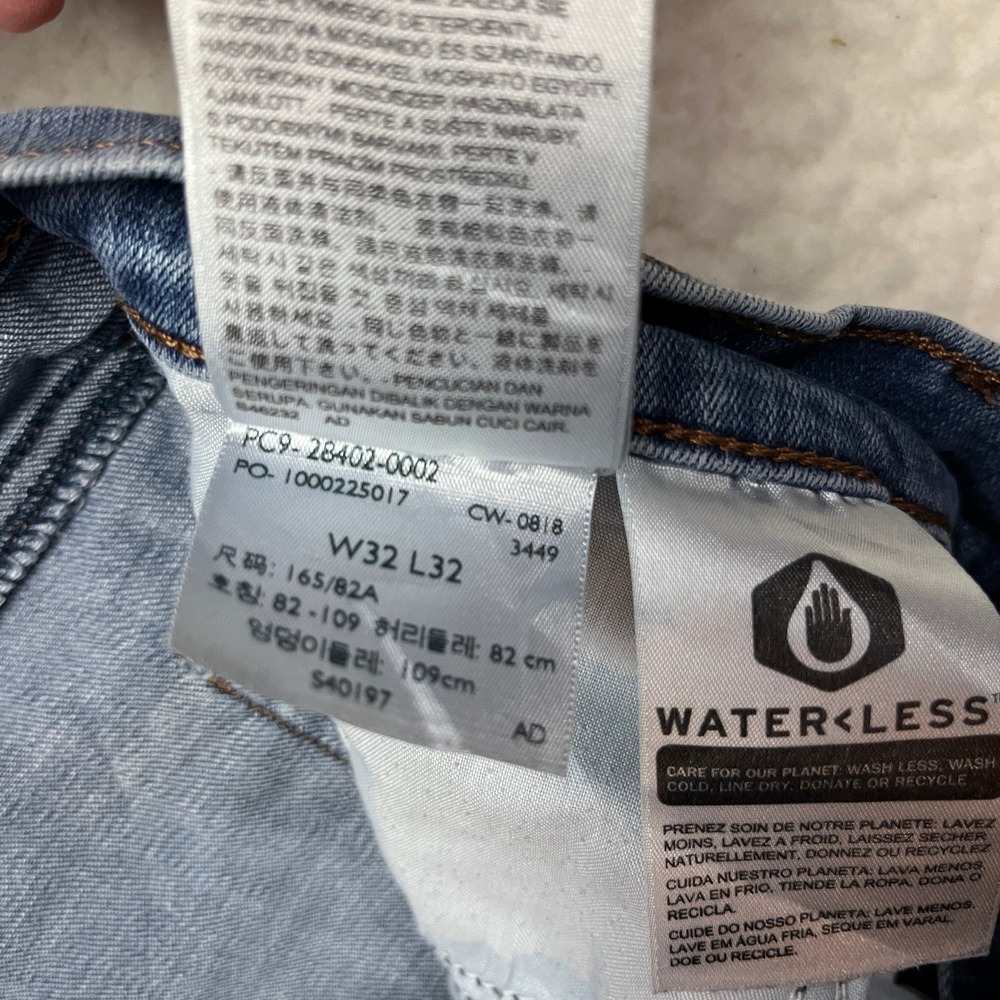 Levi's Slimming Bootcut Jeans Womens 32 Blue Denim - Paint Stains - Picture 7 of 13